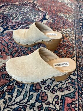 Steve Madden Tan Suede Studded Clogs